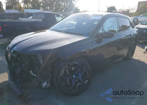 2023 BMW Ix M60 z USA, uszkodzony, nr VIN WB533CF02PCM56390